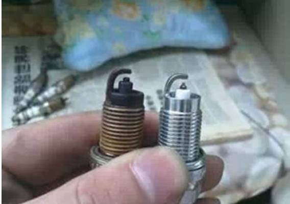  火花塞能不能只換一個？ 火花塞為什么要換4個？