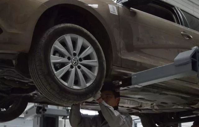 汽車輪胎能用幾年？維修師傅：超過這個數隨時都會爆胎