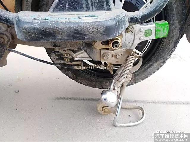 電動車修車問答：電動車充電滿格，但行駛無力咋整？剎車后提速慢什么原因？