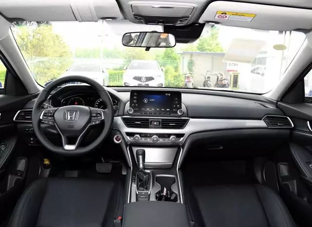 什么車適合大叔開 40歲大叔必買的三款轎車價格基本在20-30萬