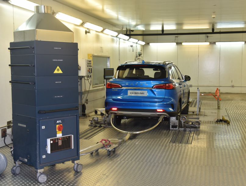 一腳油門6000轉(zhuǎn)！汽車年檢到底傷不傷車？