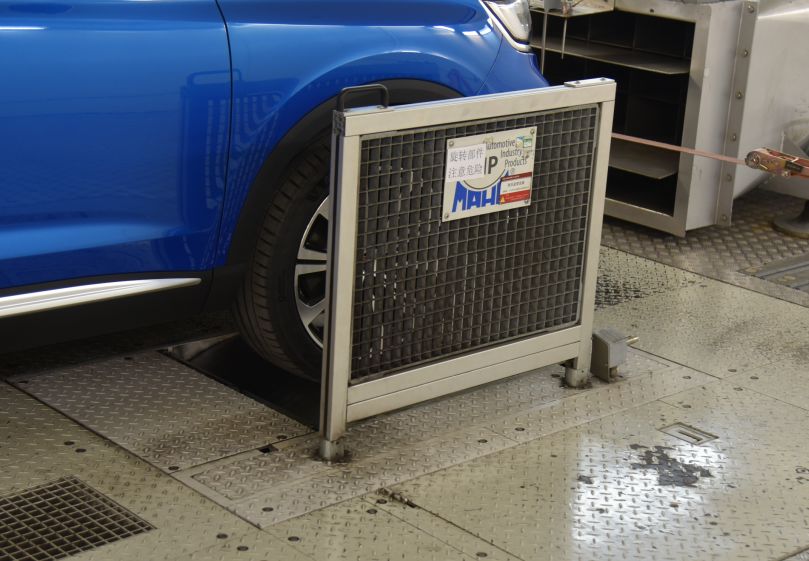 一腳油門6000轉(zhuǎn)！汽車年檢到底傷不傷車？