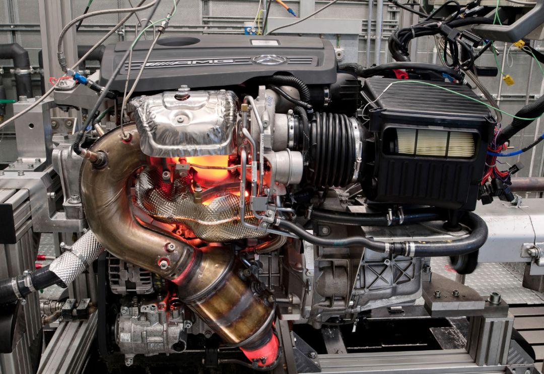 一腳油門6000轉(zhuǎn)！汽車年檢到底傷不傷車？