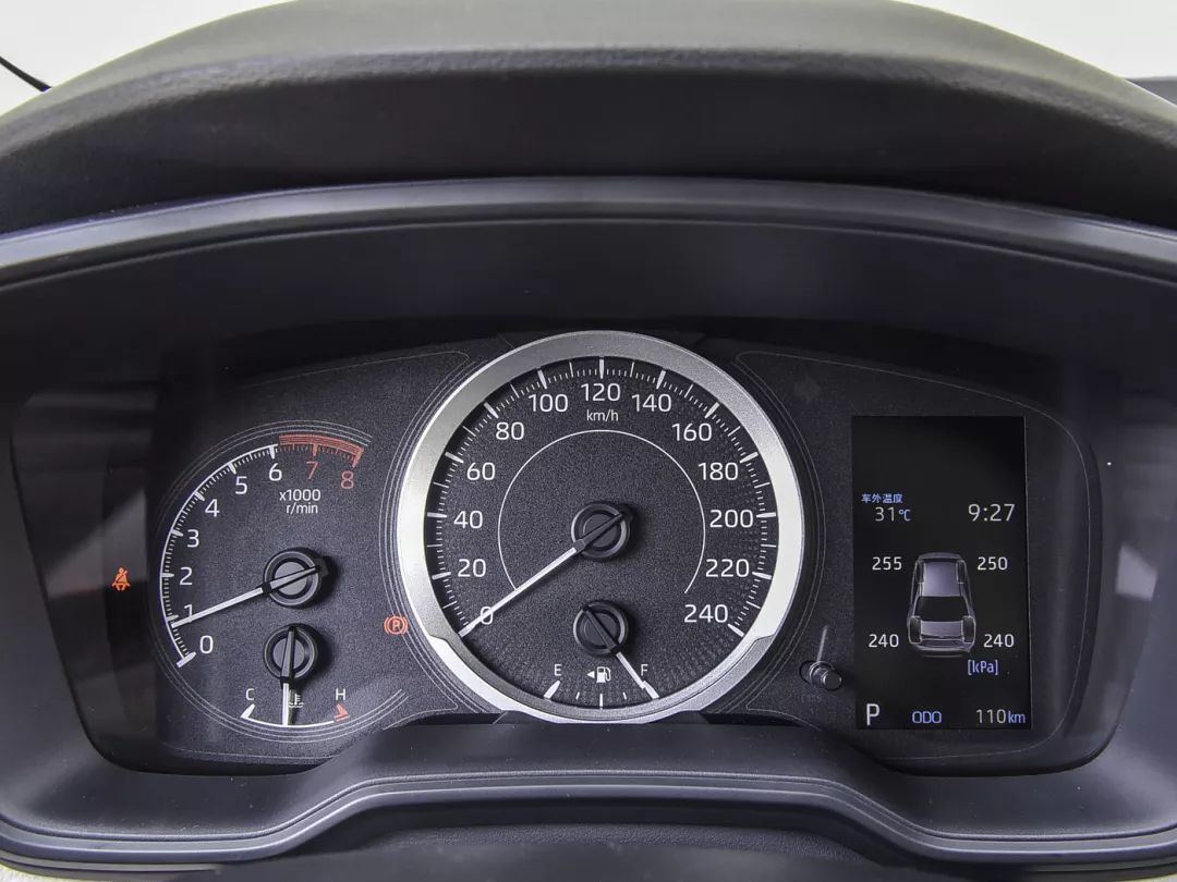 一腳油門6000轉(zhuǎn)！汽車年檢到底傷不傷車？