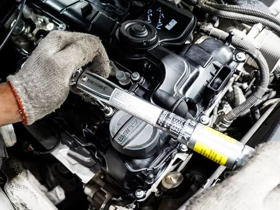 汽車螺栓為什么要用扭矩扳手上緊才行？背后真相大揭秘！