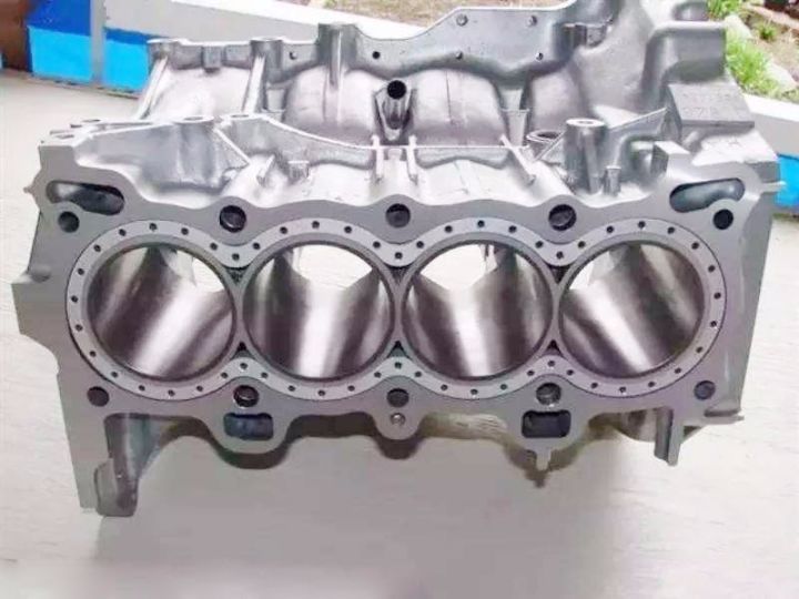 全鋁發(fā)動機(jī)與鑄鐵發(fā)動機(jī)哪個好