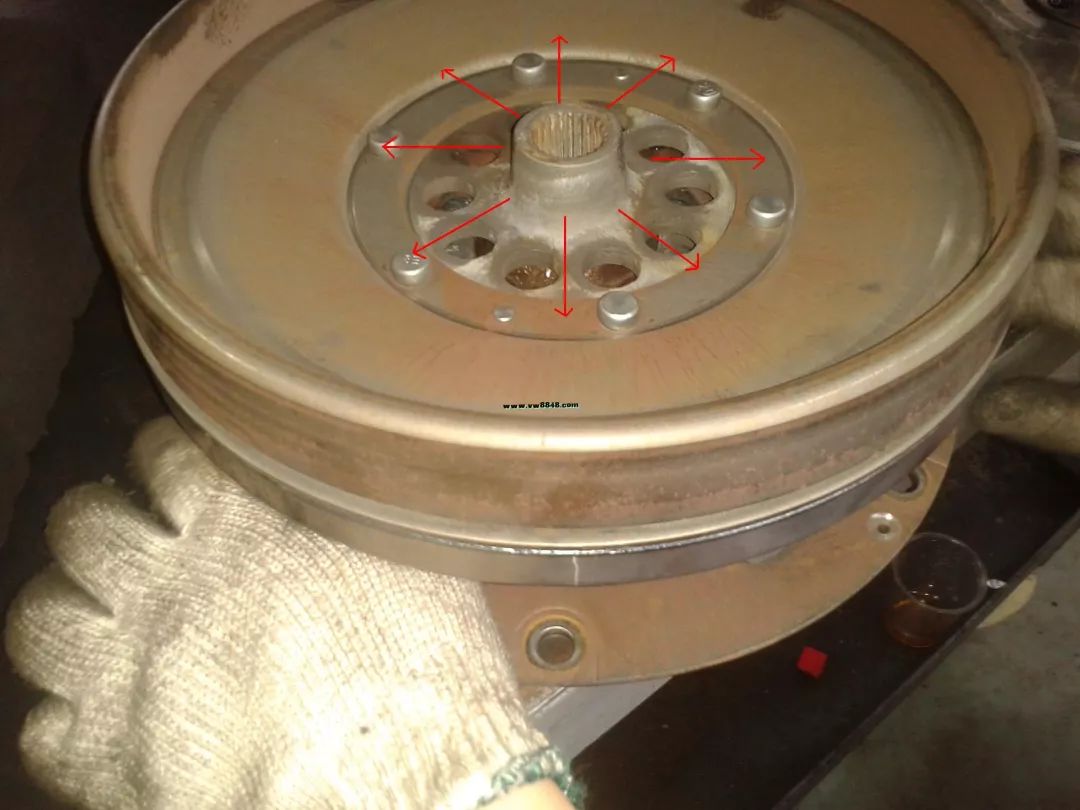 奧迪A5原地掛倒檔噪音非常大維修實(shí)例