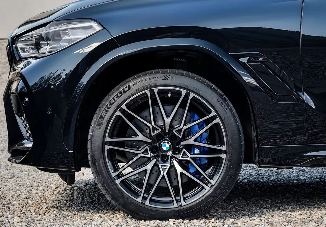 SUV推薦：內飾好看動力又猛的SUV，這就是男人們的夢想SUV?