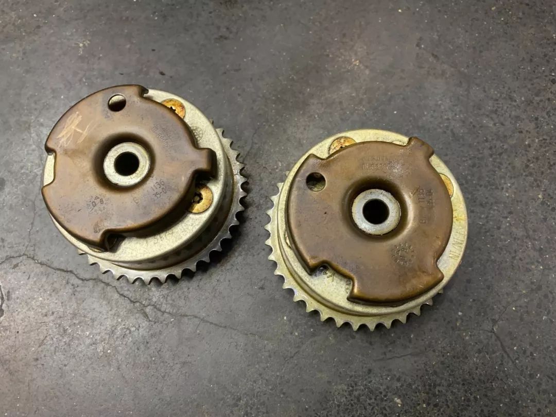 寶馬車主2年不換機油，結果車開不動了！