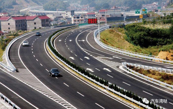 汽車開久了清理發動機積碳，動力足還省油