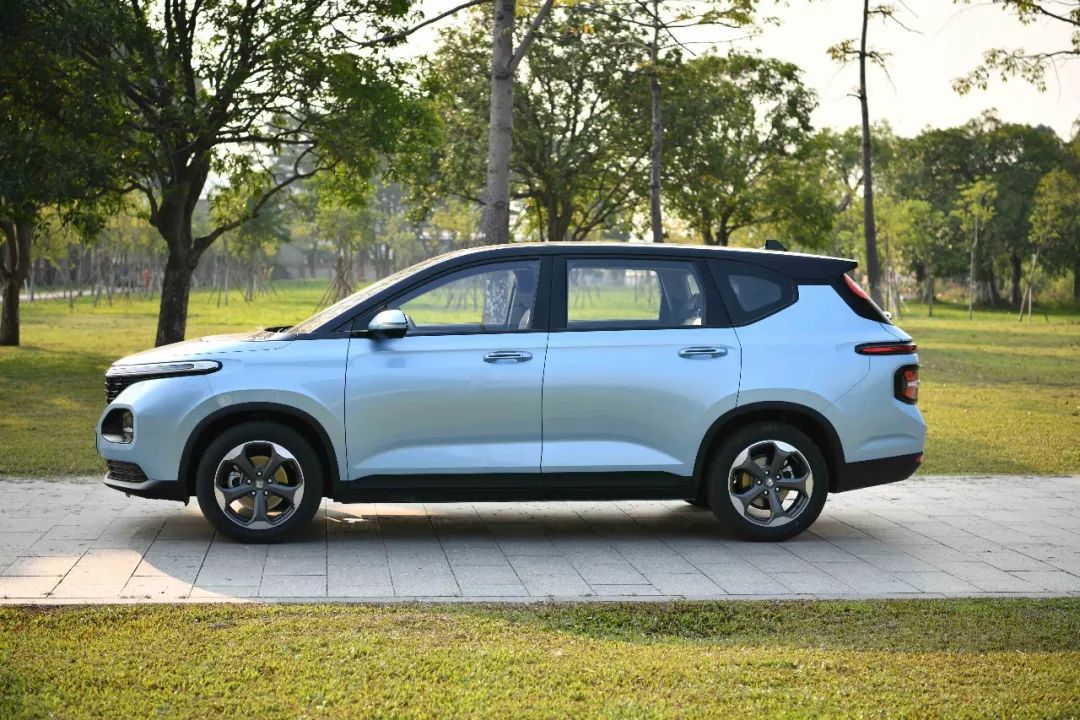 寶駿rm-5怎么樣？寶駿rm-5配置介紹能裝載、易操控 