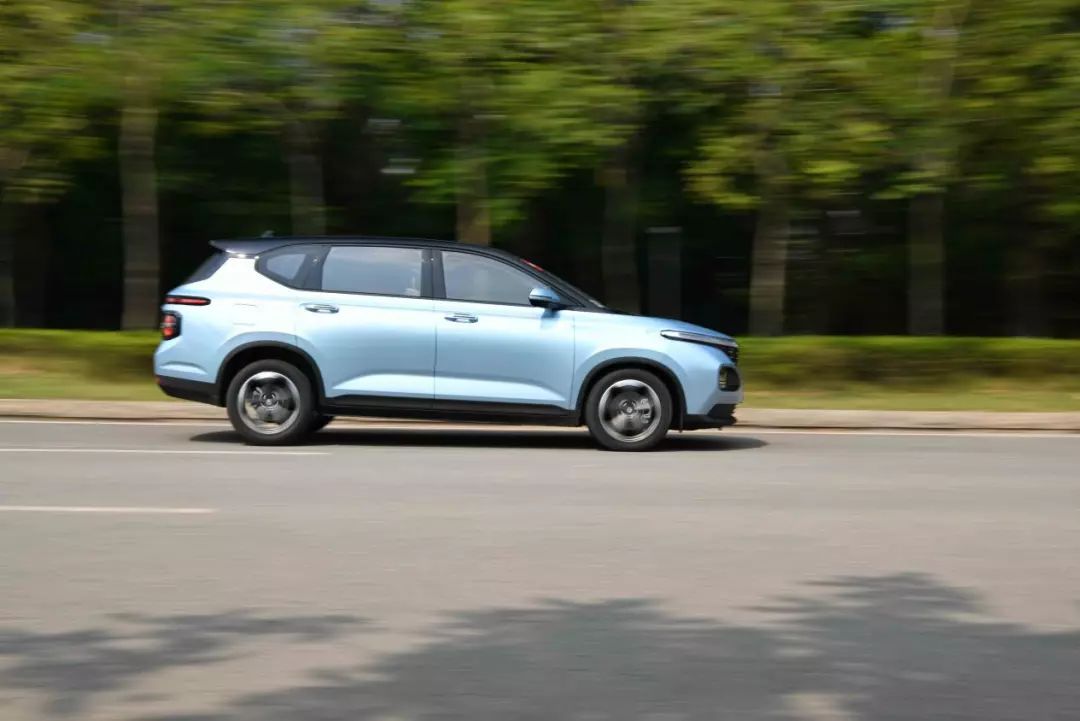 寶駿rm-5怎么樣？寶駿rm-5配置介紹能裝載、易操控 