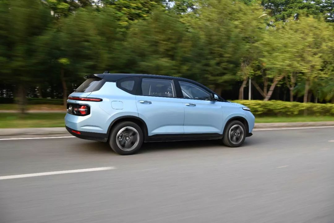 寶駿rm-5怎么樣？寶駿rm-5配置介紹能裝載、易操控 