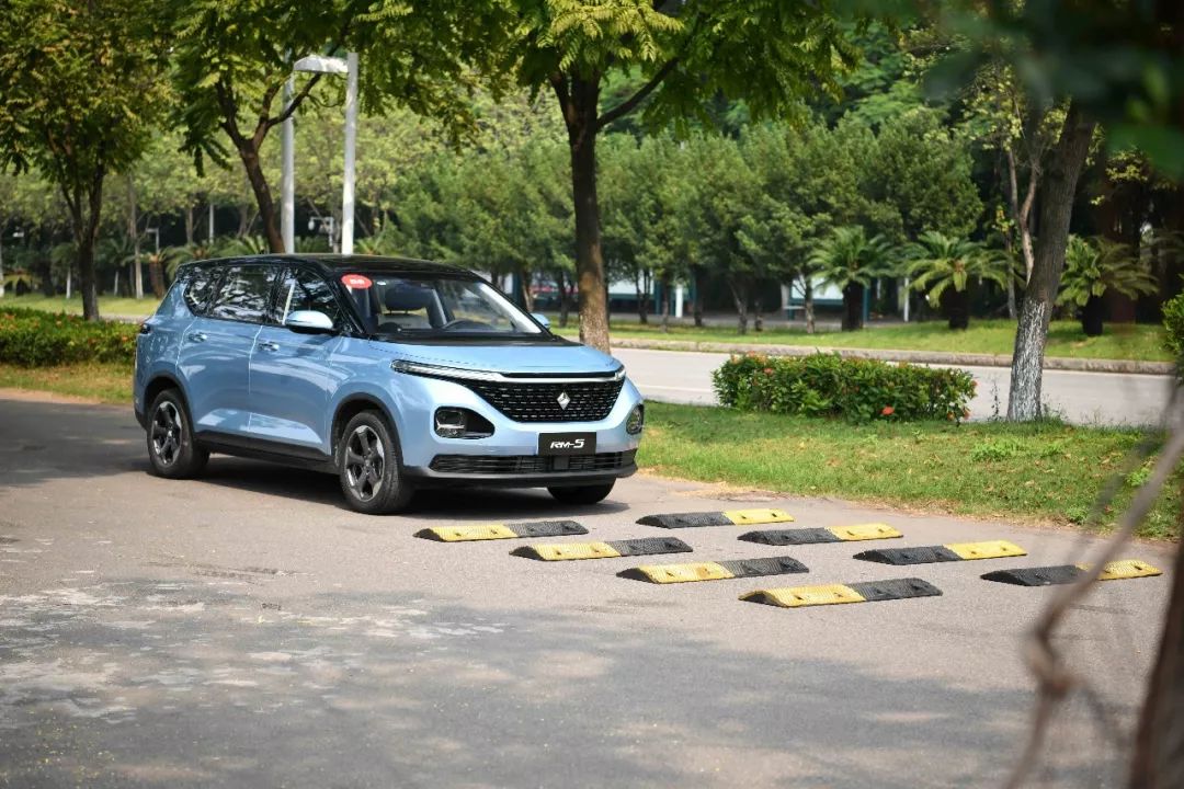 寶駿rm-5怎么樣？寶駿rm-5配置介紹能裝載、易操控 