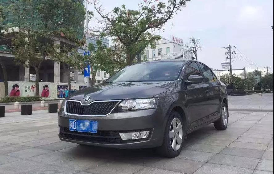 汽車經(jīng)過坑洼路面方向盤抖動有咚咚聲