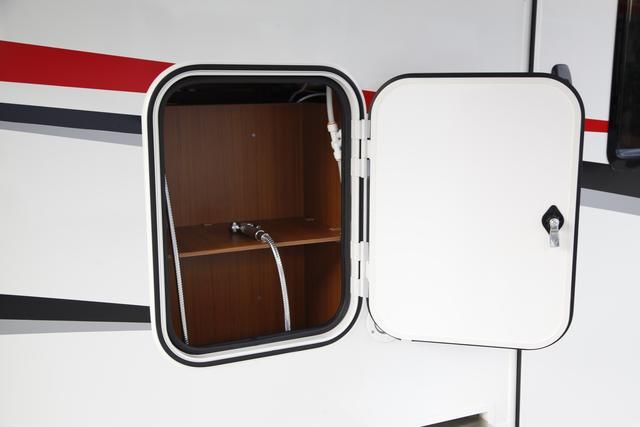 少見(jiàn)！可以睡6個(gè)人的C型房車