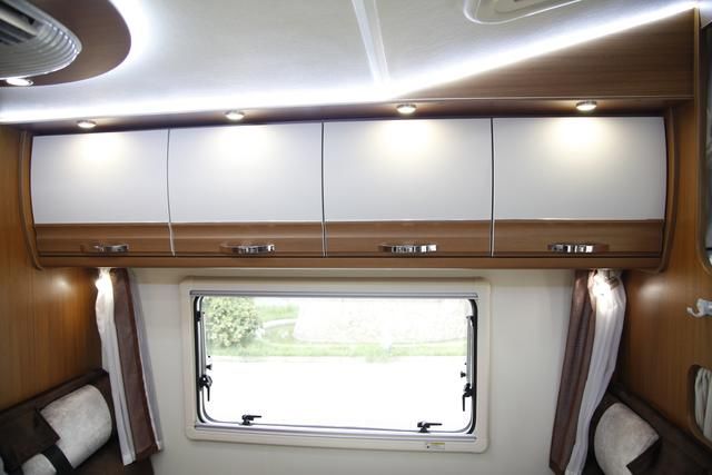 少見(jiàn)！可以睡6個(gè)人的C型房車