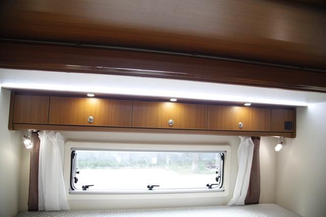 少見(jiàn)！可以睡6個(gè)人的C型房車