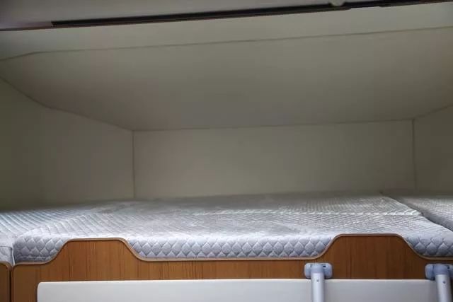 少見(jiàn)！可以睡6個(gè)人的C型房車