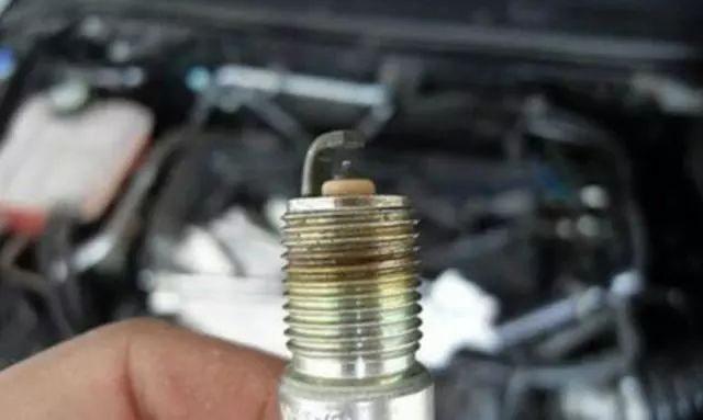 怎么判斷火花塞該換了呢？教你幾個(gè)小技巧