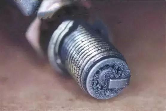 怎么判斷火花塞該換了呢？教你幾個(gè)小技巧