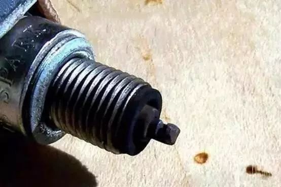 怎么判斷火花塞該換了呢？教你幾個(gè)小技巧