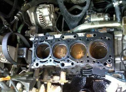 汽車涉水深度到底是多深？如何安全涉水？