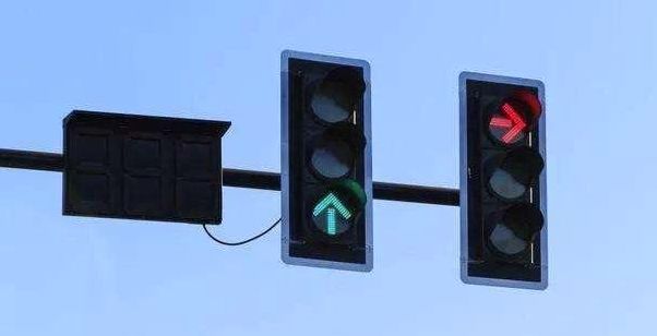 亮紅燈時到底能不能右轉？錯一次記6分