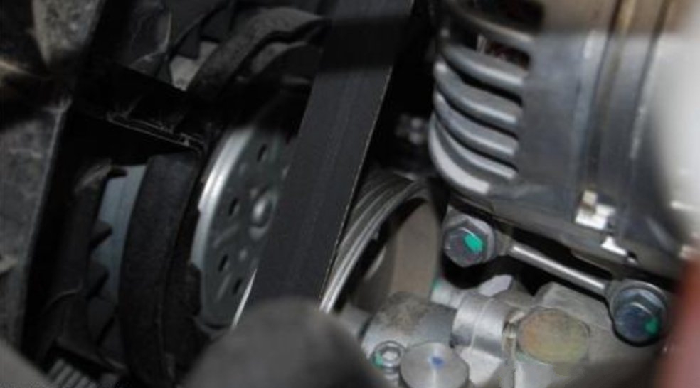 汽車電瓶不存電是什么原因 汽車電瓶不充電是如何回事