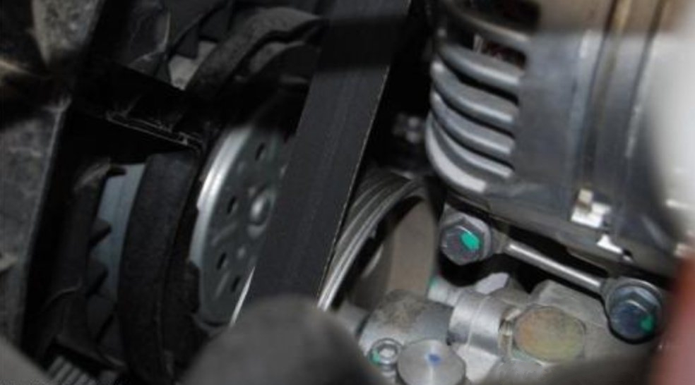 汽車電瓶不存電如何修復 蓄電池充不進電的原因