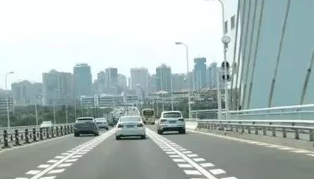 道路上的鋸齒線怎么走 不知道的話駕照12分很快被扣完