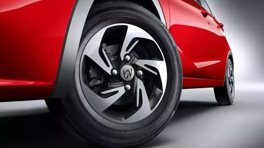 新輪胎放前輪還是后輪？