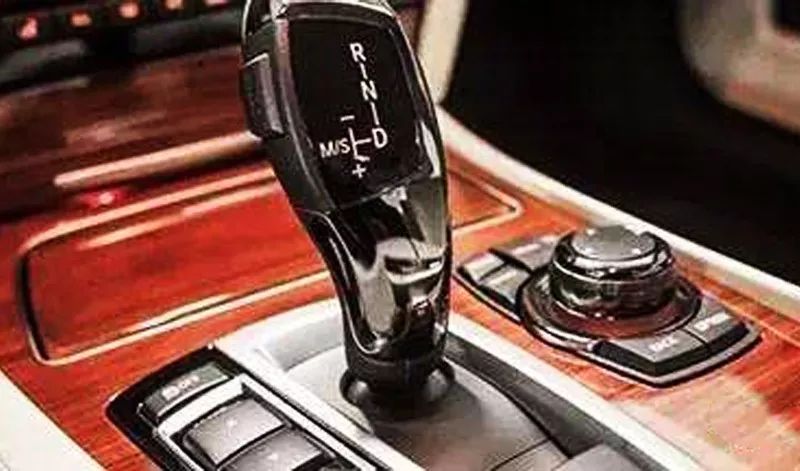 自動擋怎么開不費油 學會這幾種方法以后越開越省油！！