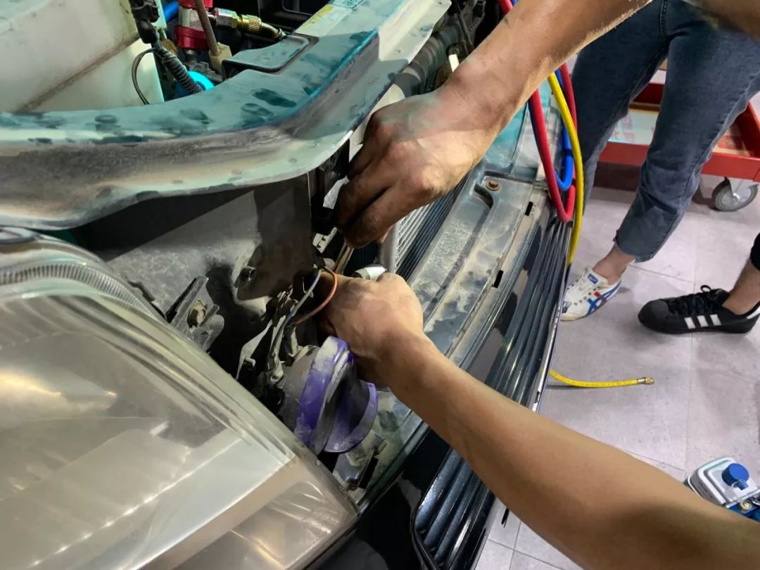 長安鈴木浪迪維修汽車空調過程