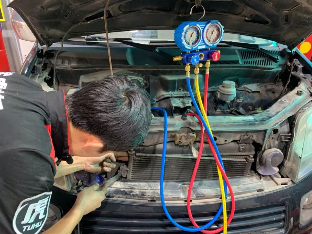 長安鈴木浪迪維修汽車空調過程