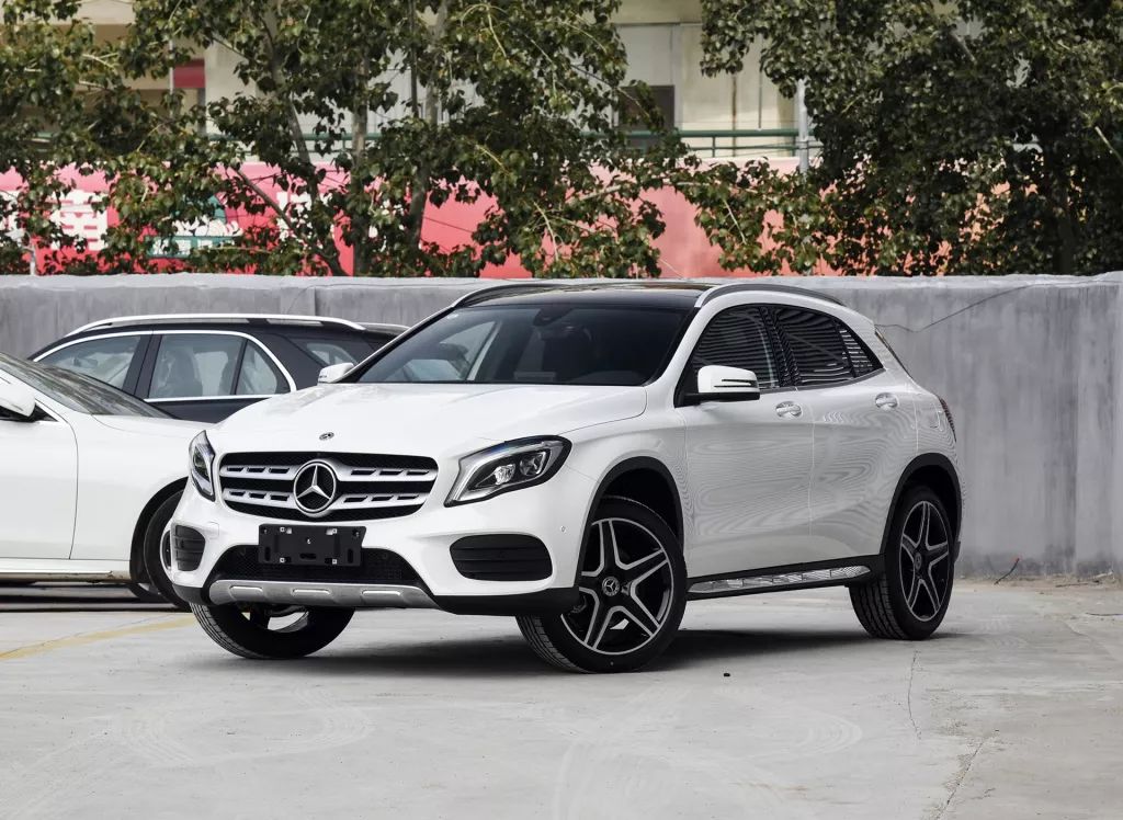 1.3T的奔馳還能坐7個(gè)人，停車場的坡上得去嗎？