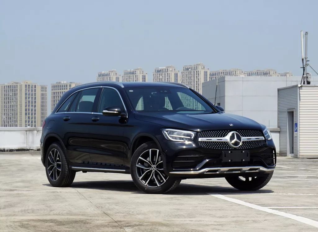 1.3T的奔馳還能坐7個(gè)人，停車場的坡上得去嗎？