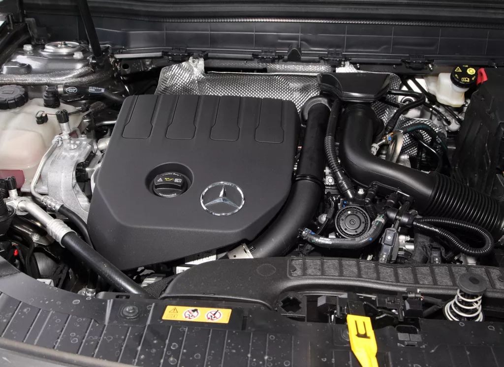 1.3T的奔馳還能坐7個(gè)人，停車場的坡上得去嗎？