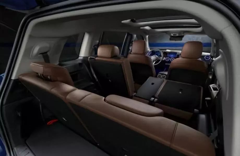 1.3T的奔馳還能坐7個(gè)人，停車場的坡上得去嗎？