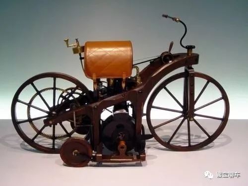 世界上第一輛三輪汽車是誰發明的？第一輛四輪汽車誰發明的