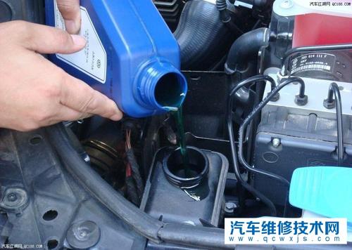 剛換的機油沒幾天就變黑了，是什么問題？要更換嗎？