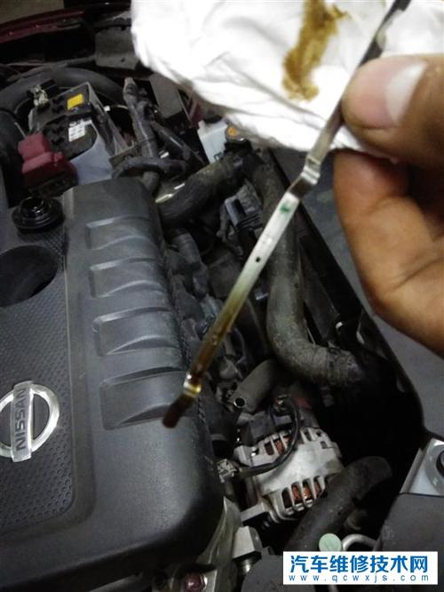 剛換的機油沒幾天就變黑了，是什么問題？要更換嗎？