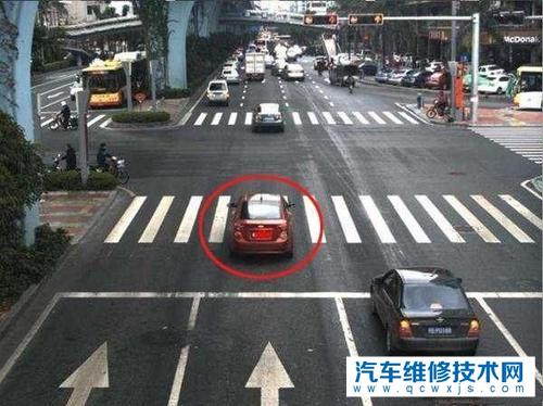 哪些情況下闖紅燈不會被處罰？闖紅燈沒被處罰的案例分析