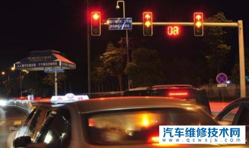 紅燈讀秒后還是紅燈，這時候開過去算闖紅燈嗎?