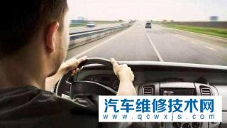 汽車(chē)油門(mén)踏板需要一直踩著嗎？踩油門(mén)的技巧