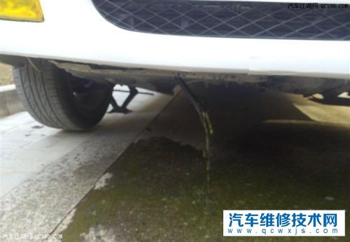 汽車水箱漏水還能開嗎？汽車水箱漏水該怎么處理？