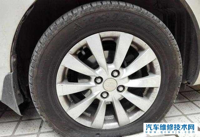 汽車爆胎的原因有哪些？汽車爆胎前的征兆有哪些？