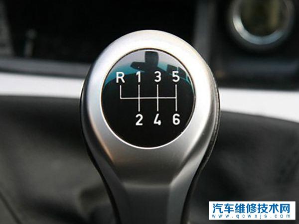 超車時為什么要降低檔位?速度慢了還如何超車?
