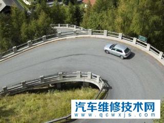 窄路轉(zhuǎn)彎該如何做?窄路轉(zhuǎn)彎什么時(shí)候打方向?