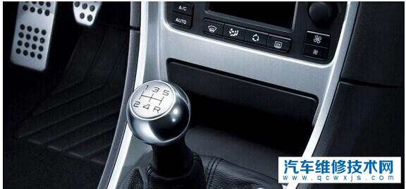 行駛過程中，汽車油門踩到底速度上不去是什么問題？